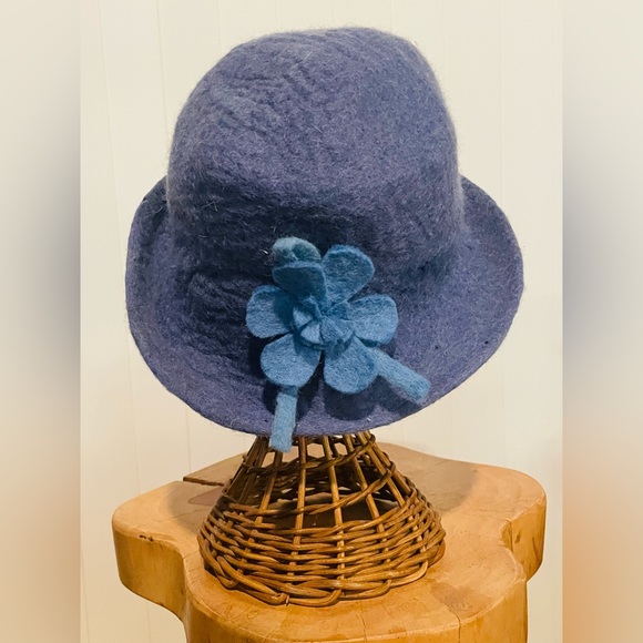 Handmade felt Hat for a punch of style this fall/winter season. - Picture 3 of 4